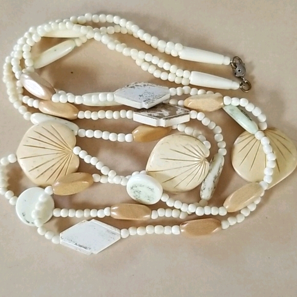 Vintage 1960s Wood Bead Tropical Necklace - Picture 10 of 11